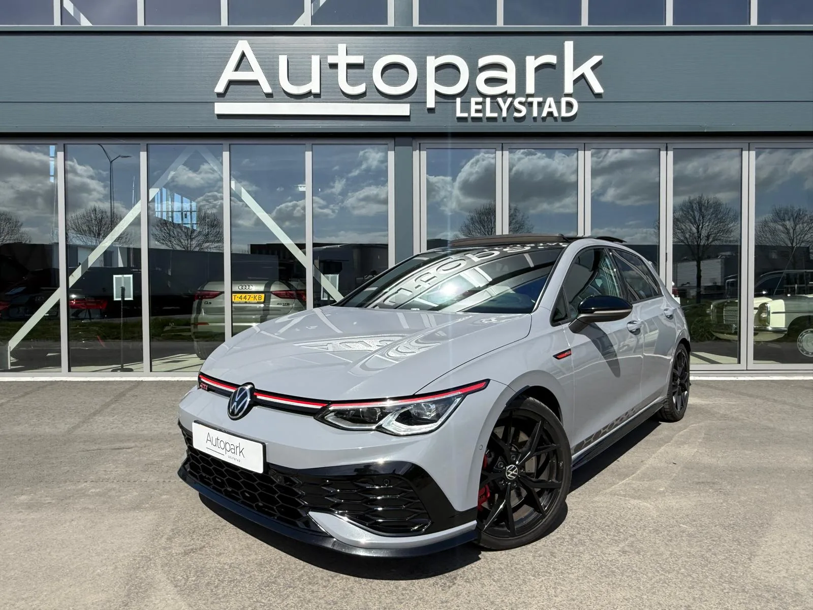 Volkswagen Golf (2019) — foto 1