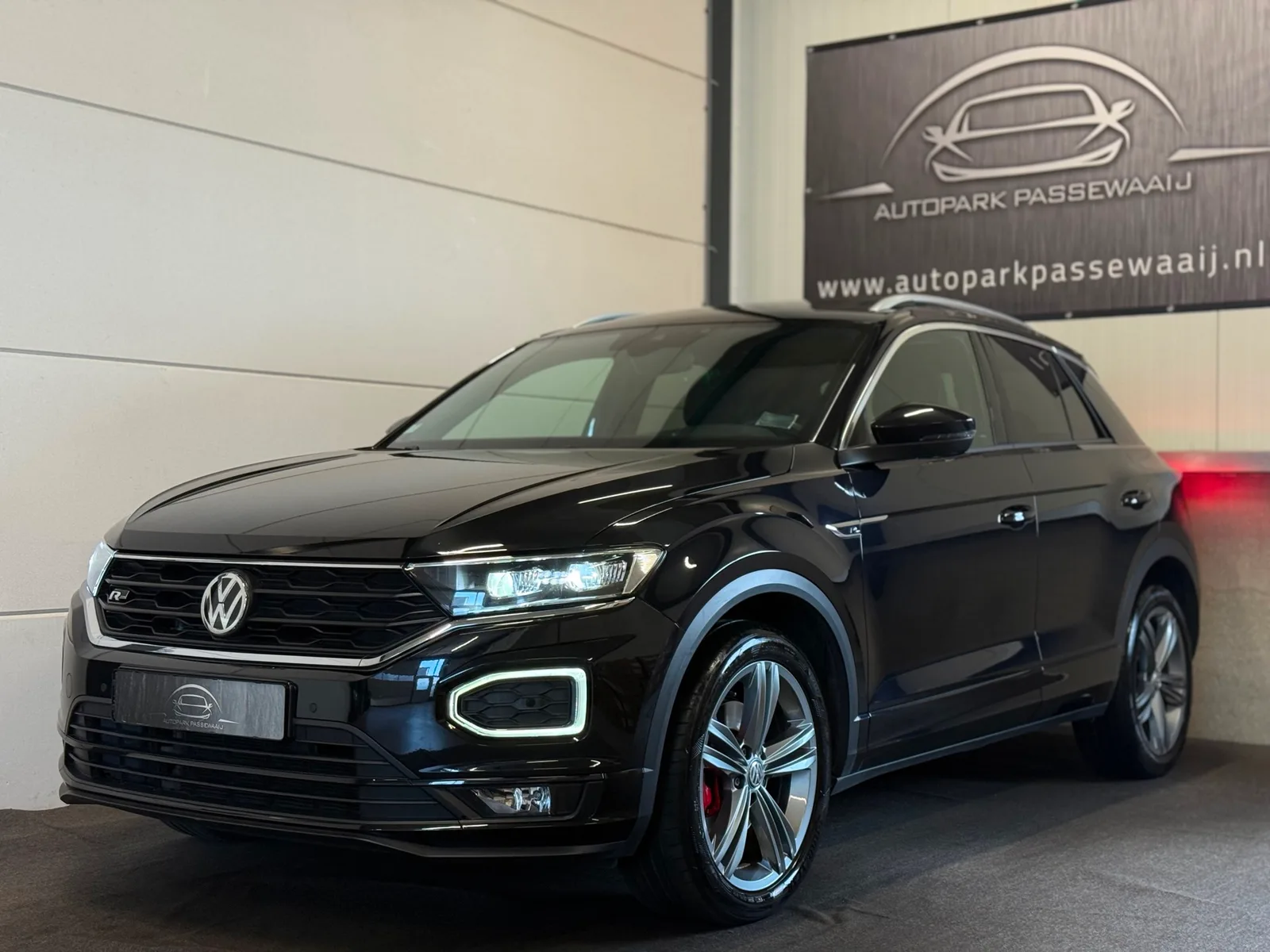 Volkswagen T-Roc (2019) — foto 1