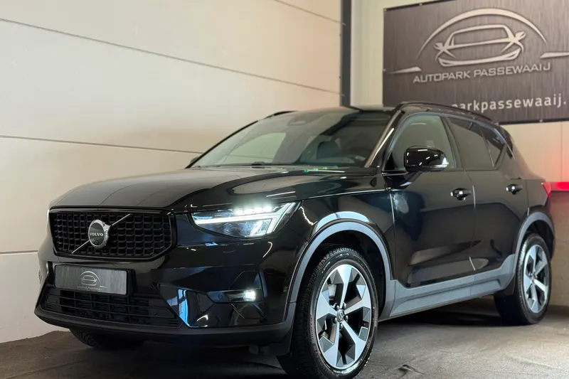 Volvo XC40 (2023)