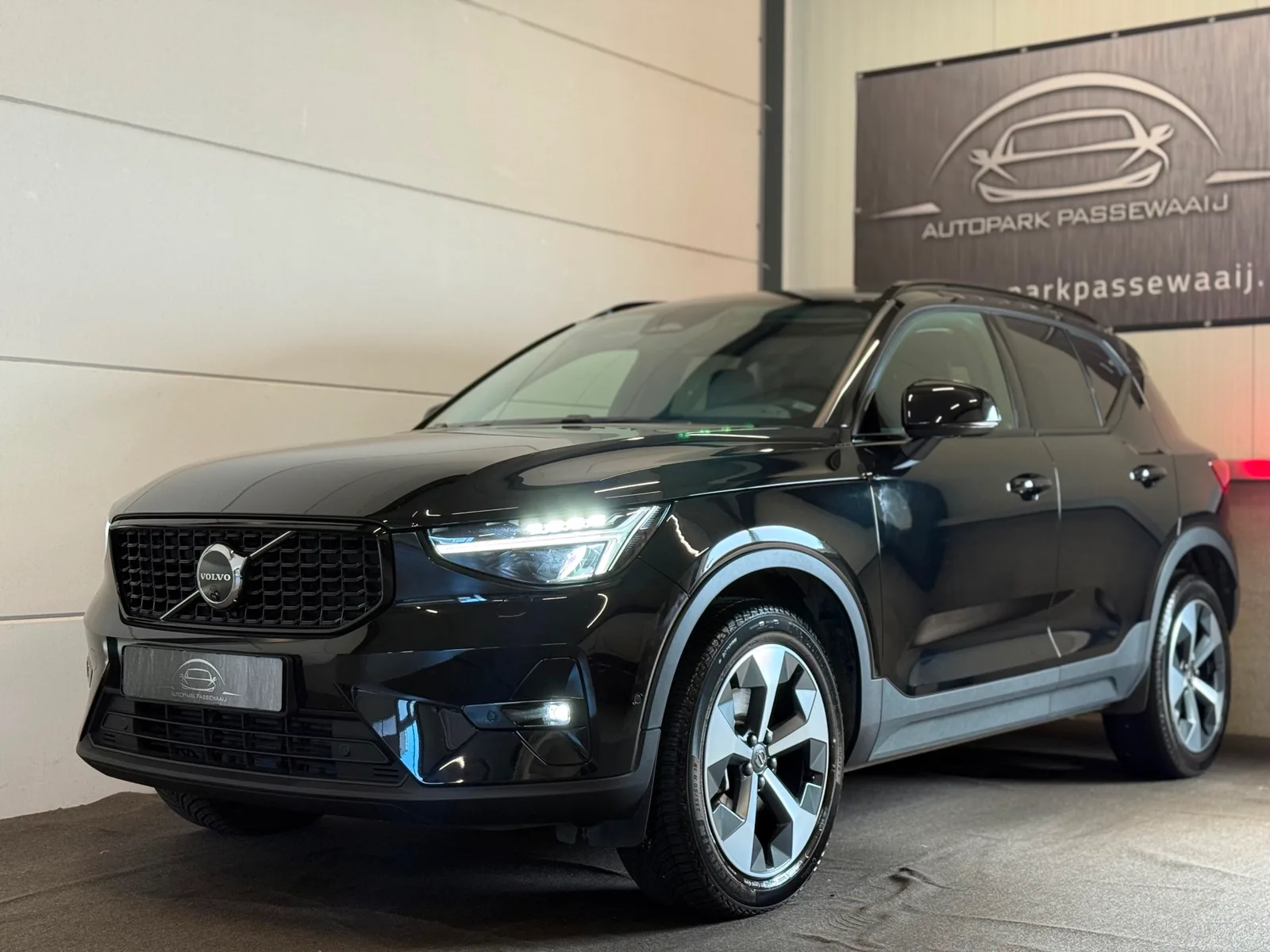 Volvo XC40 (2023) — foto 1