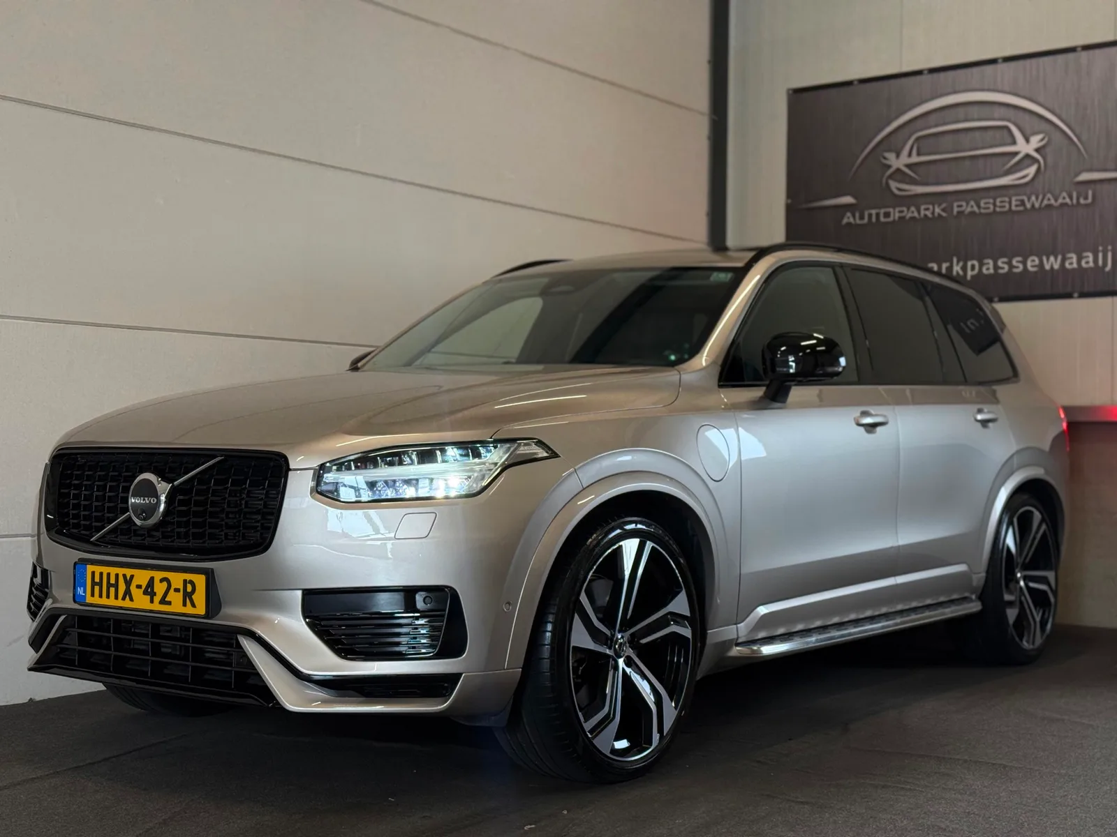 Volvo XC90 (2024) — foto 1