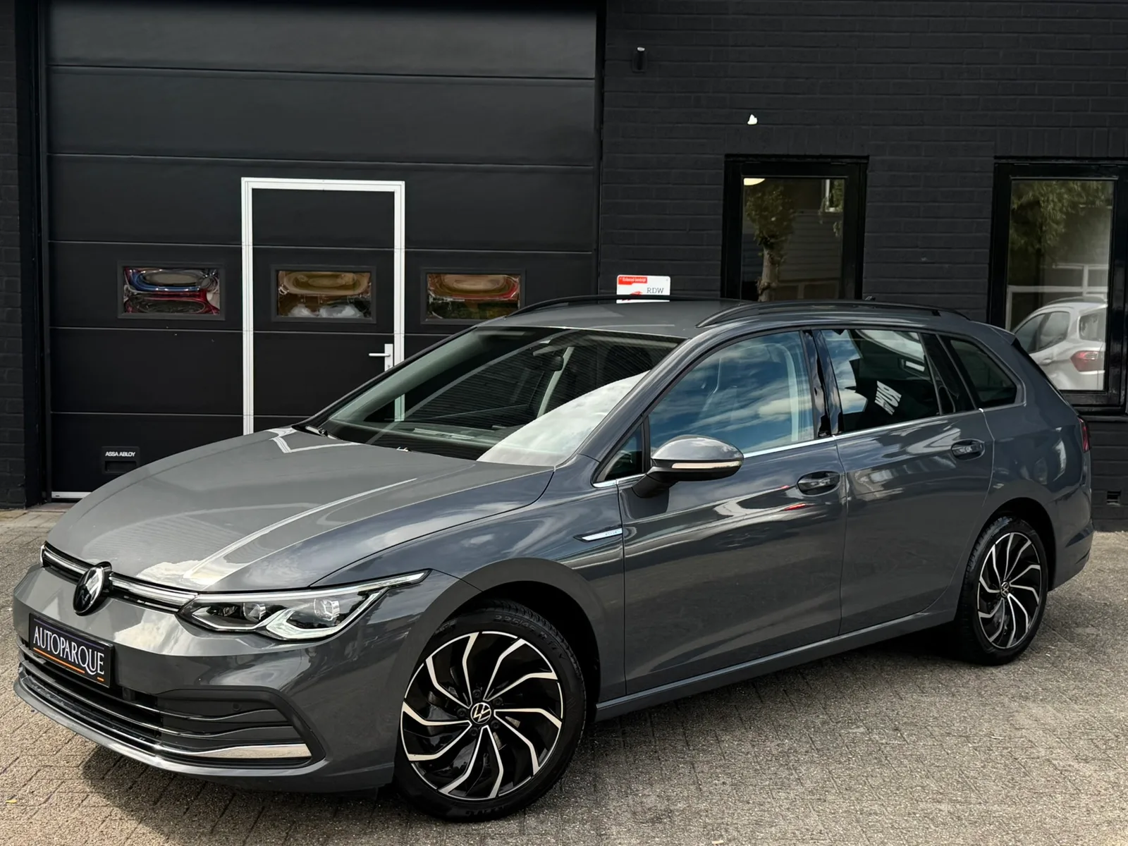 Volkswagen Golf (2021) — foto 1