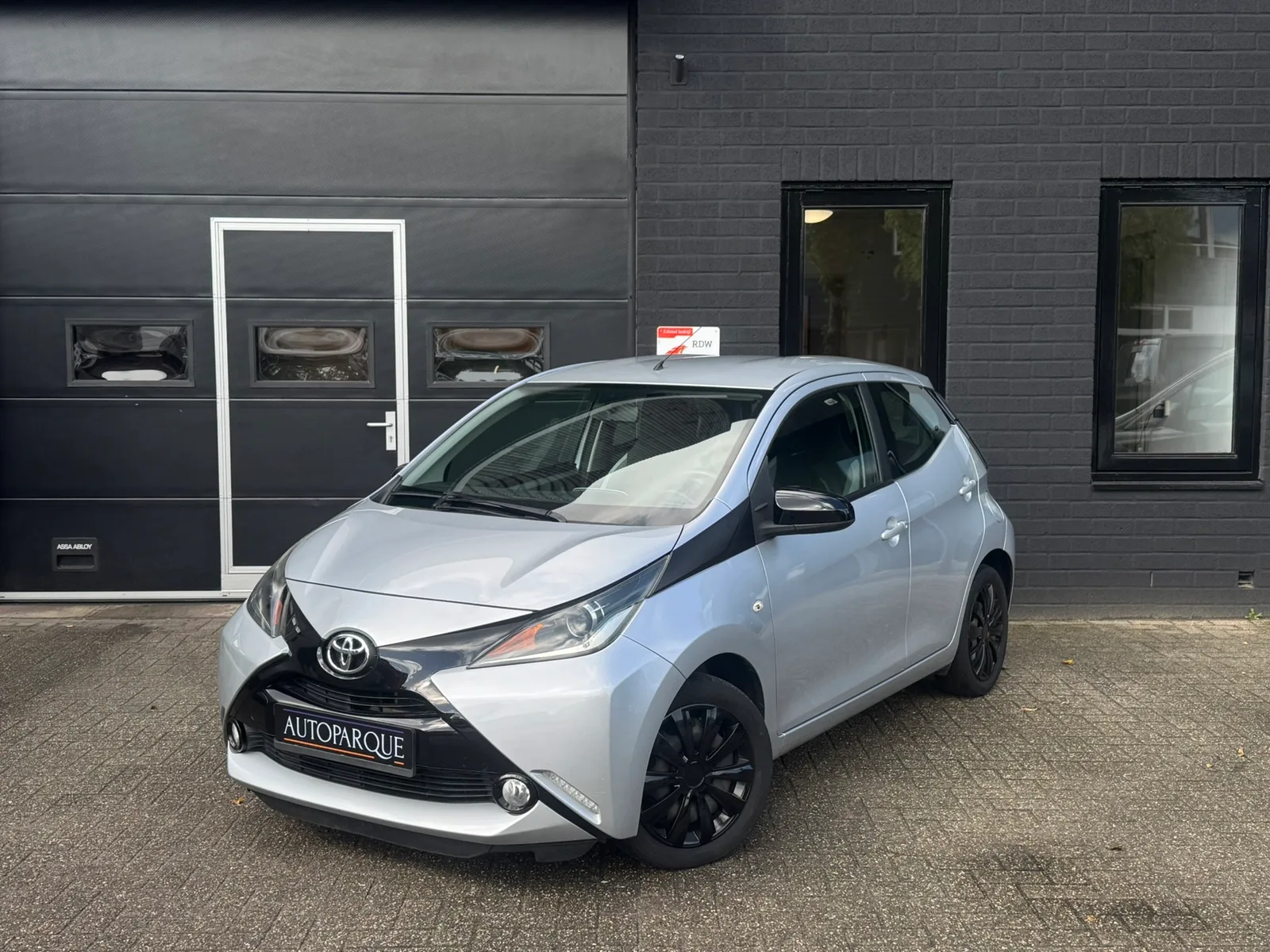 Toyota Aygo (2015) — foto 1