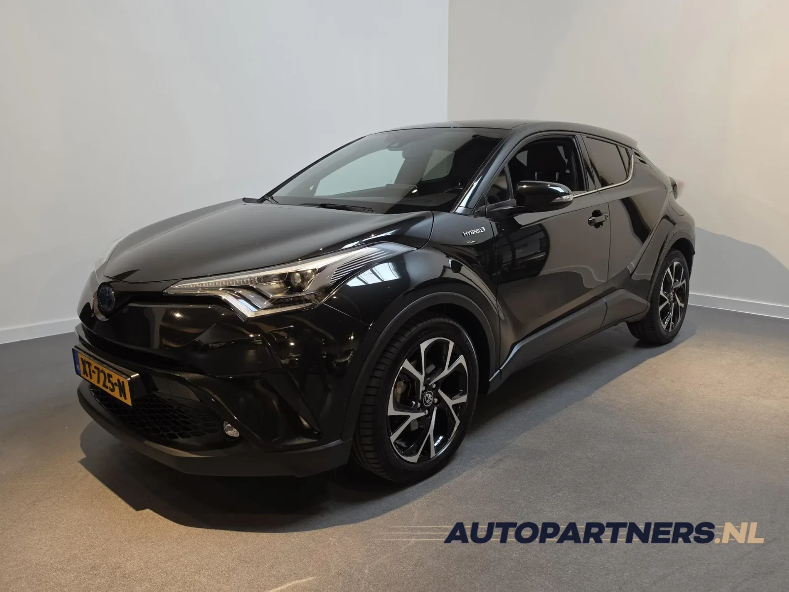 Toyota C-HR (2016) — foto 1