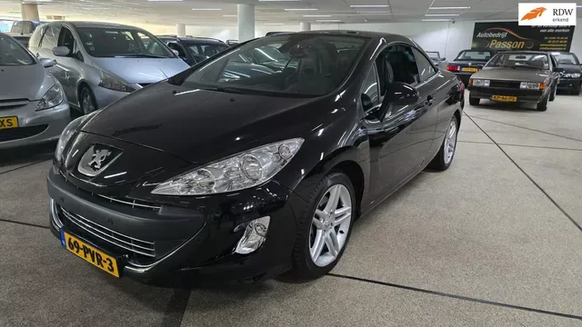Peugeot 308 (2011) — foto 1