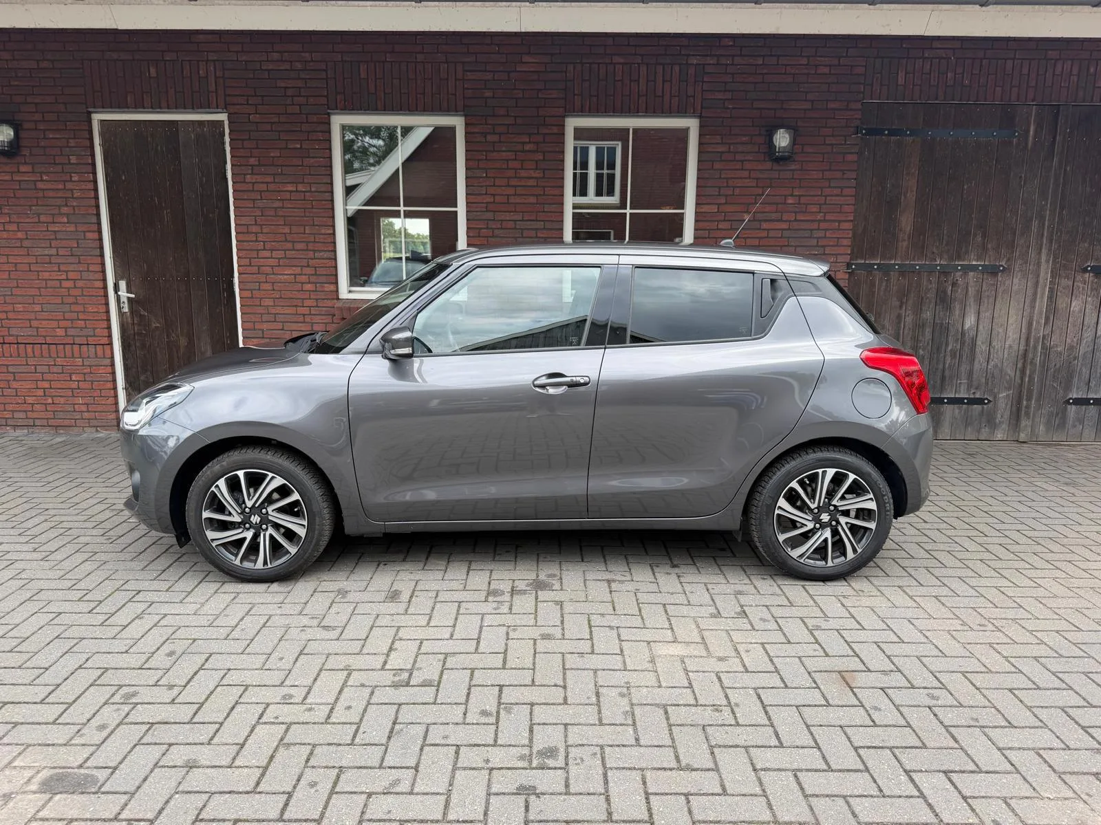 Suzuki Swift (2022) — foto 1