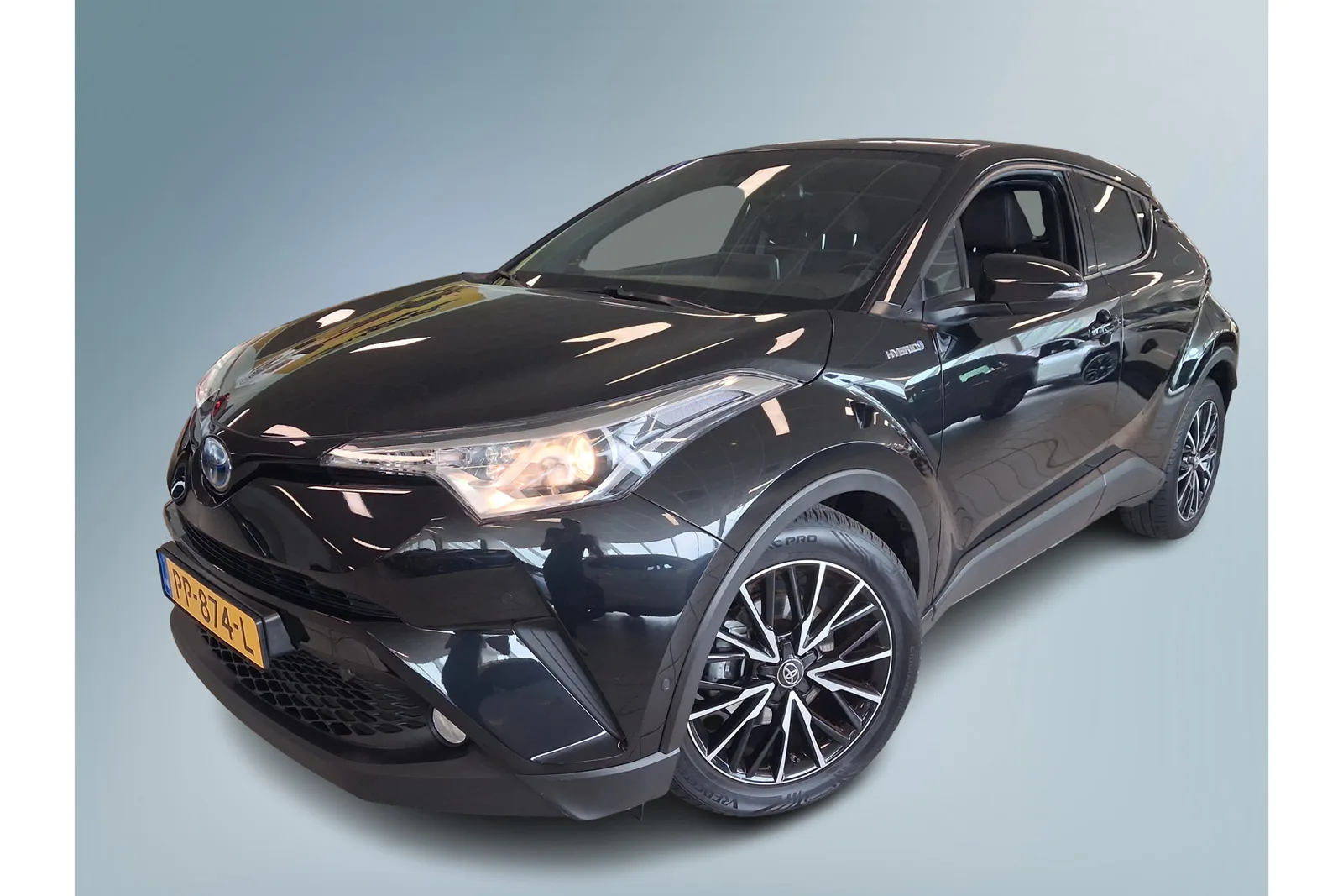 Toyota C-HR (2017) — foto 1