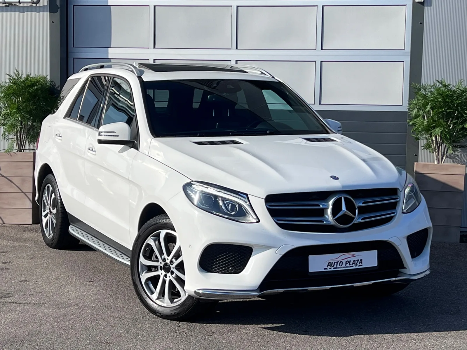 Mercedes-Benz GLE (2016) — foto 1