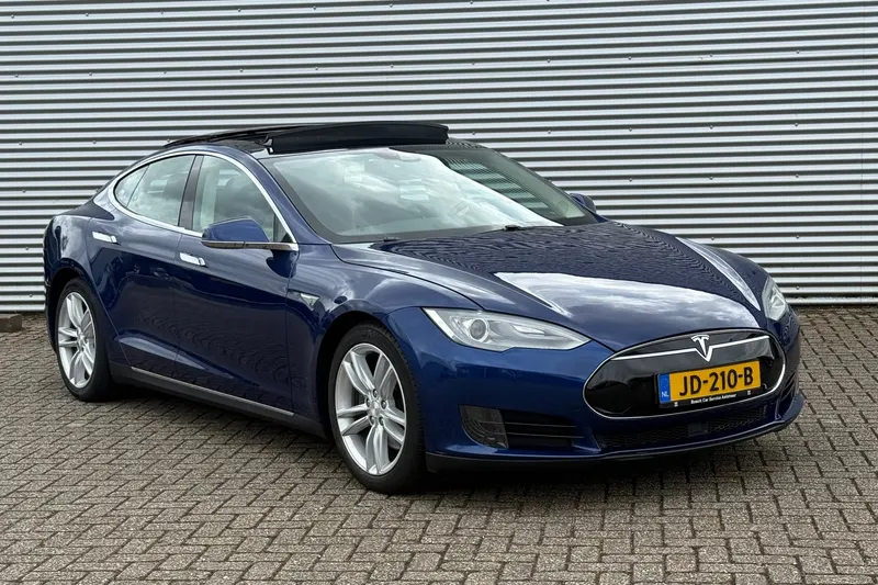 Tesla Model S (2016)