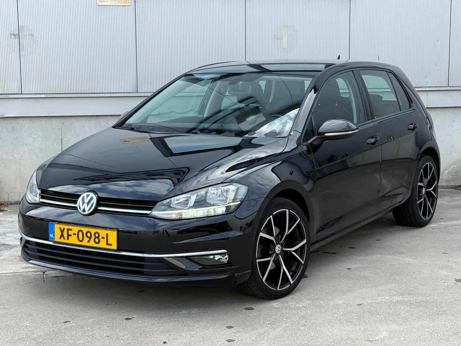 Volkswagen Golf (2019) — foto 1
