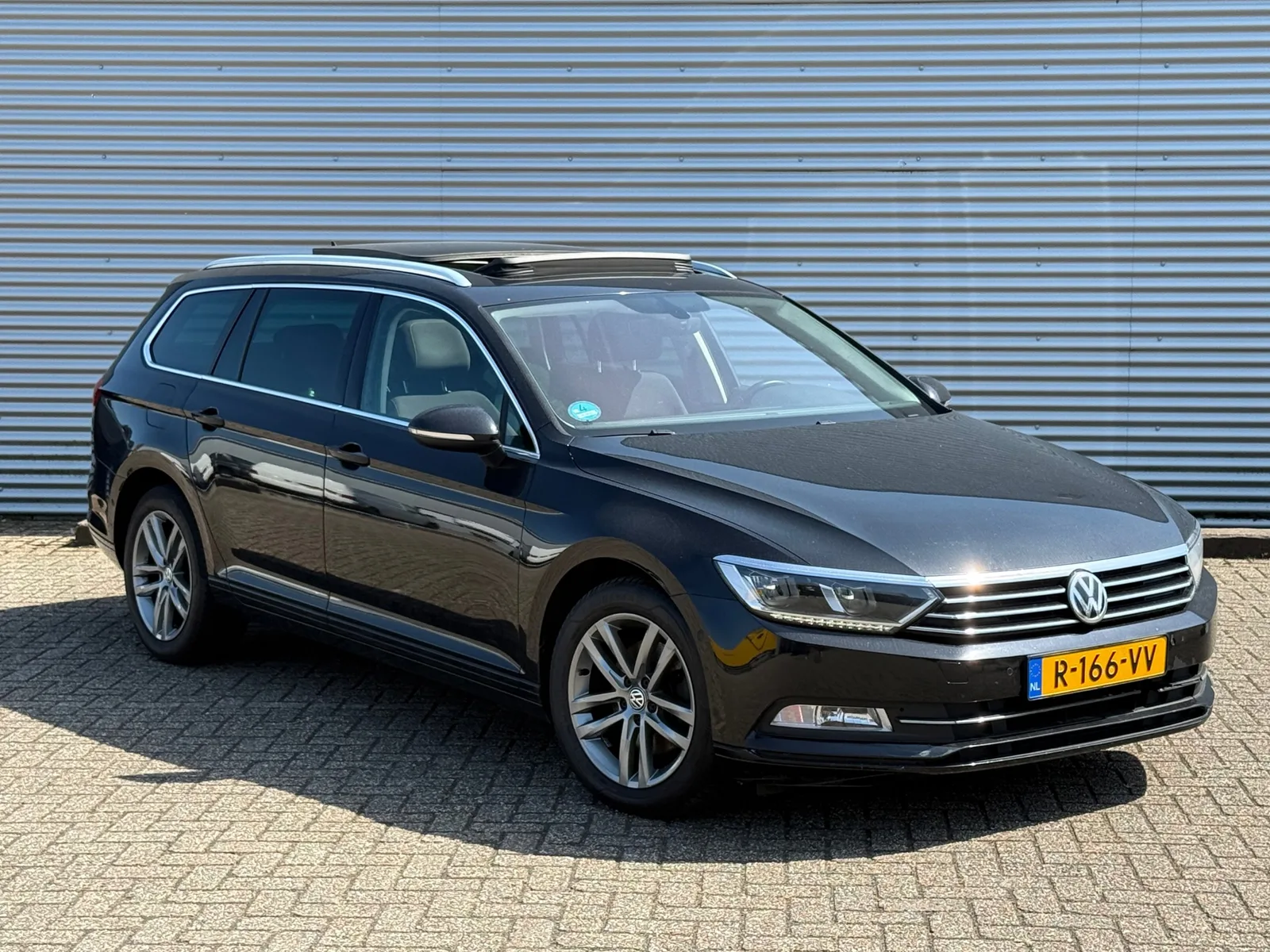 Volkswagen Passat (2015) — foto 1