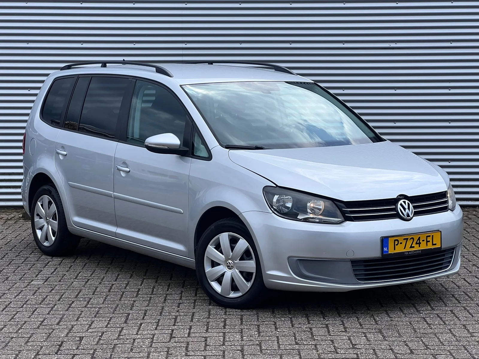 Volkswagen Touran (2010) — foto 1