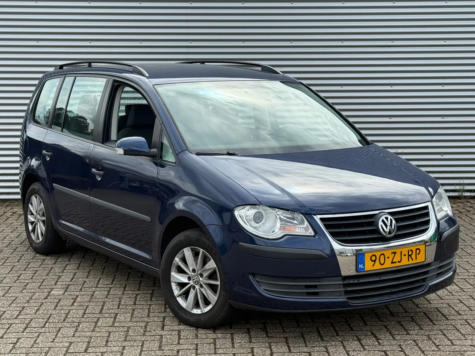 Volkswagen Touran (2008) — foto 1