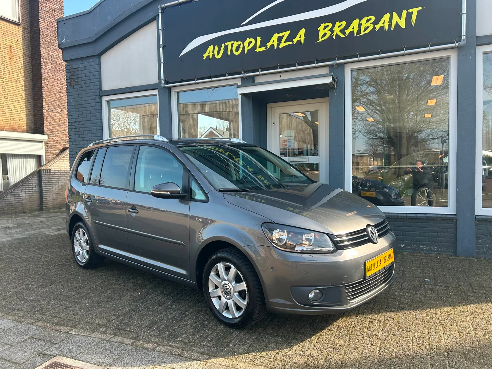 Volkswagen Touran (2014) — foto 1