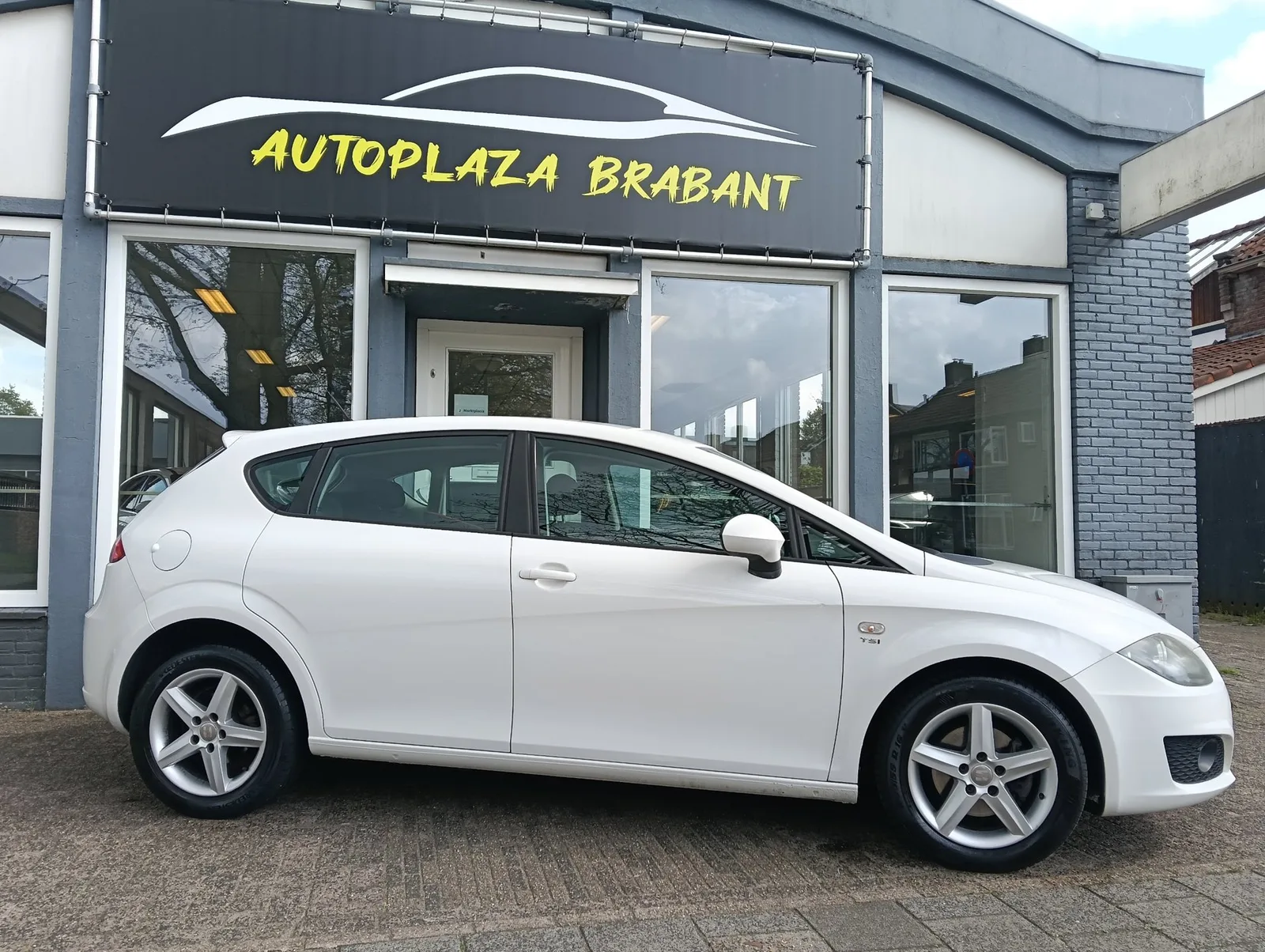 SEAT Leon (2010) — foto 1