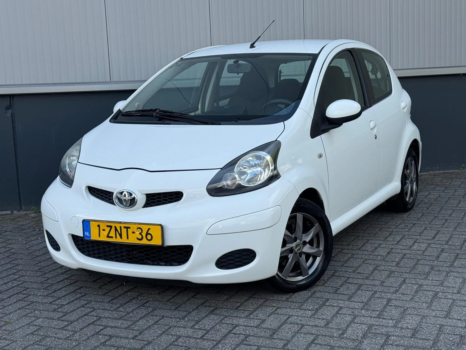Toyota Aygo (2010) — foto 1
