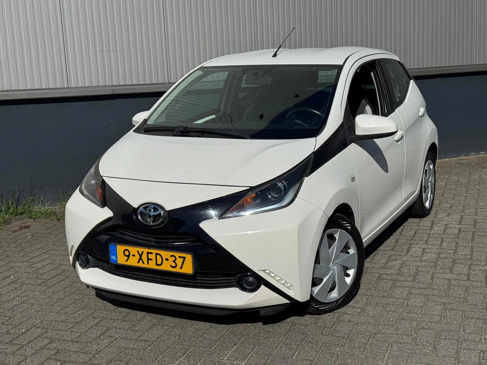 Toyota Aygo (2014) — foto 1