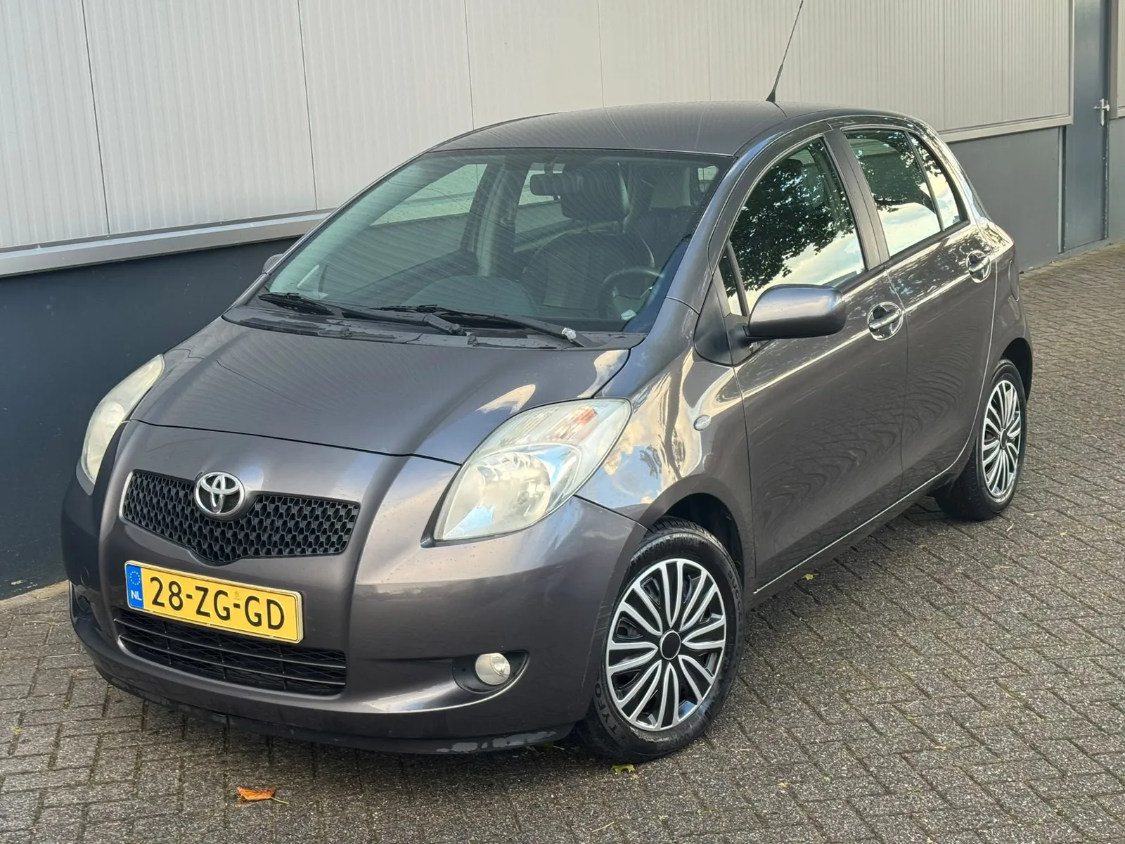 Toyota Yaris (2008) — foto 1