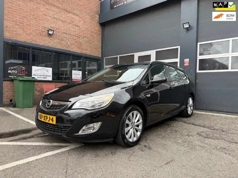 Opel Astra (2012) — foto 1