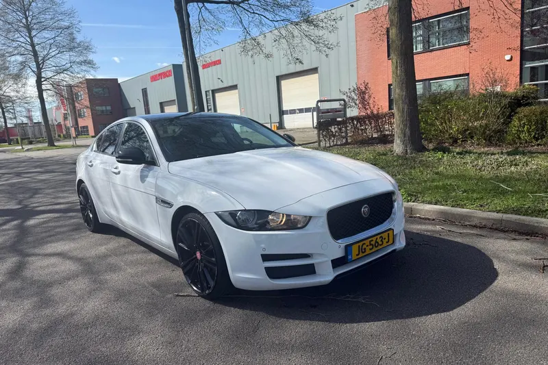 Jaguar XE (2016)