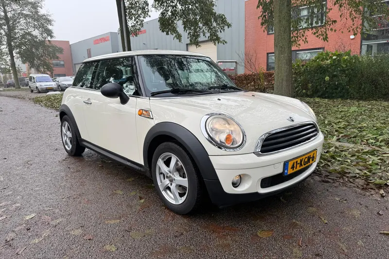 MINI One (2009)