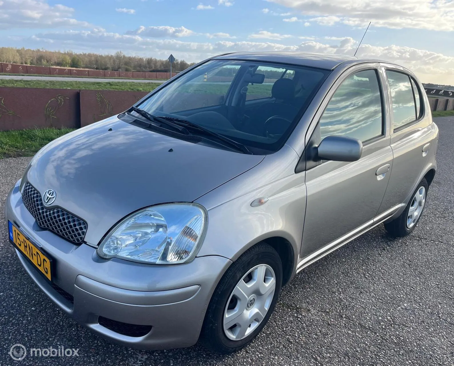 Toyota Yaris (2005) — foto 1