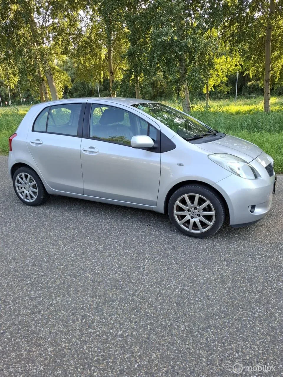 Toyota Yaris (2008) — foto 1