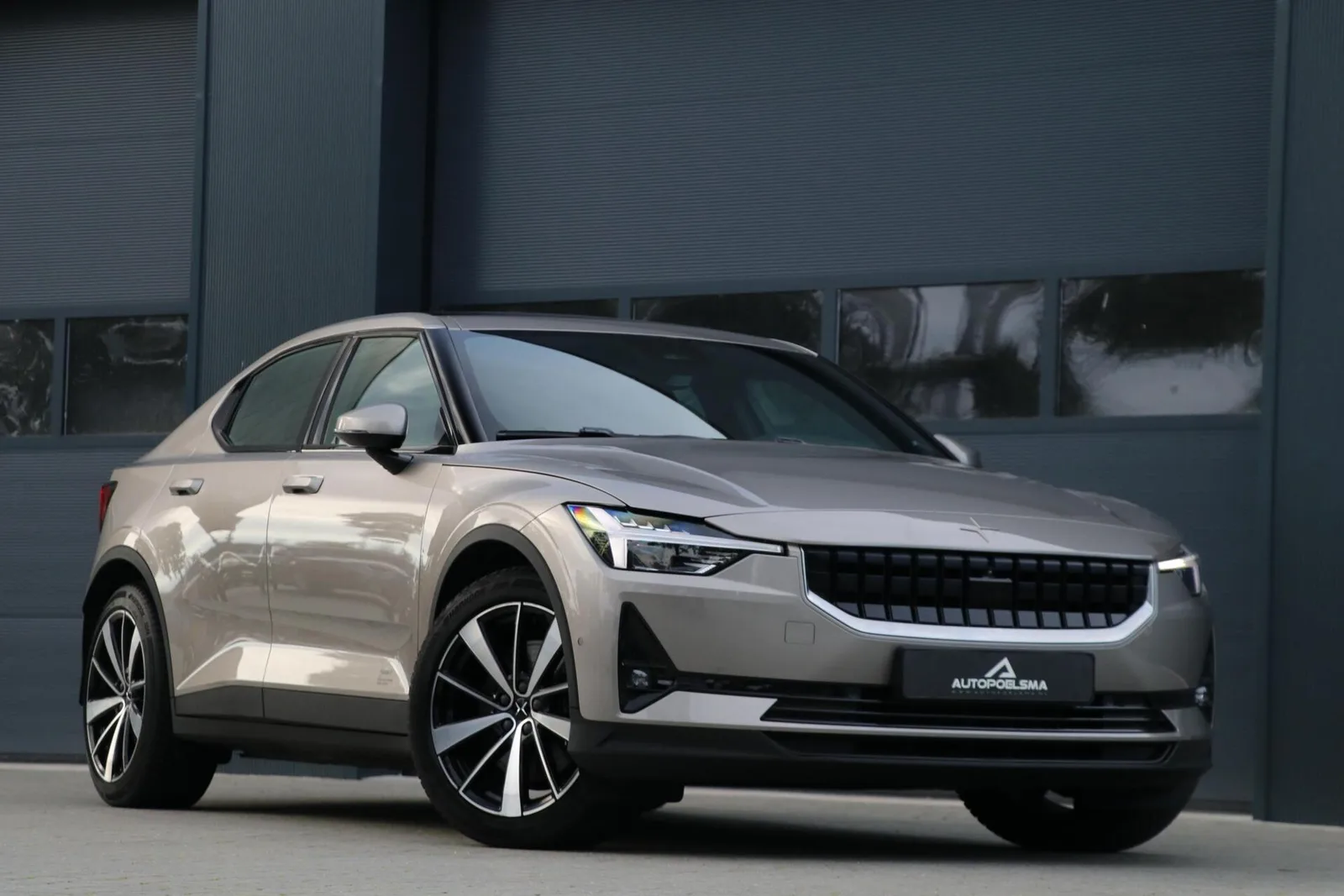 Polestar 2 (2022) — foto 1