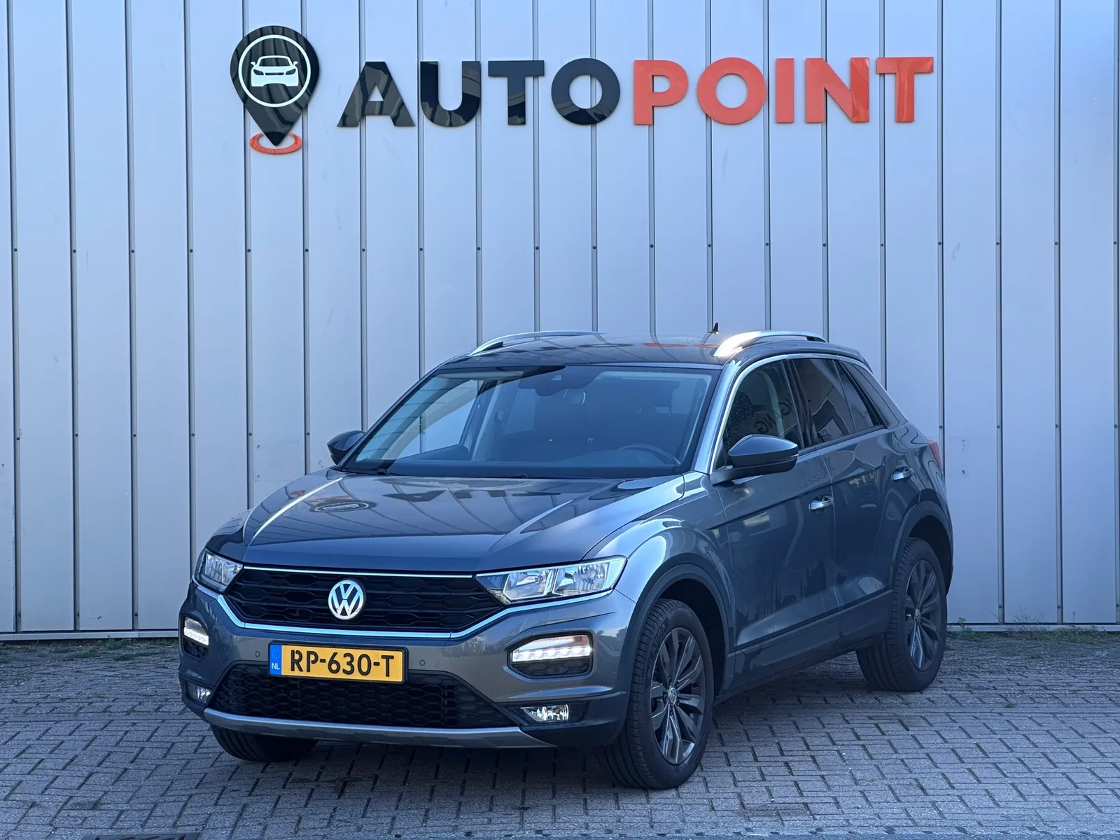 Volkswagen T-Roc (2018) — foto 1