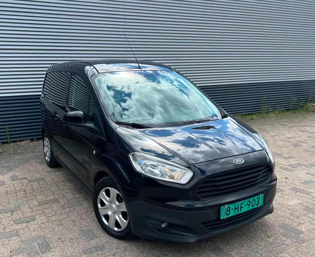 Ford Transit Courier (2016) — foto 1