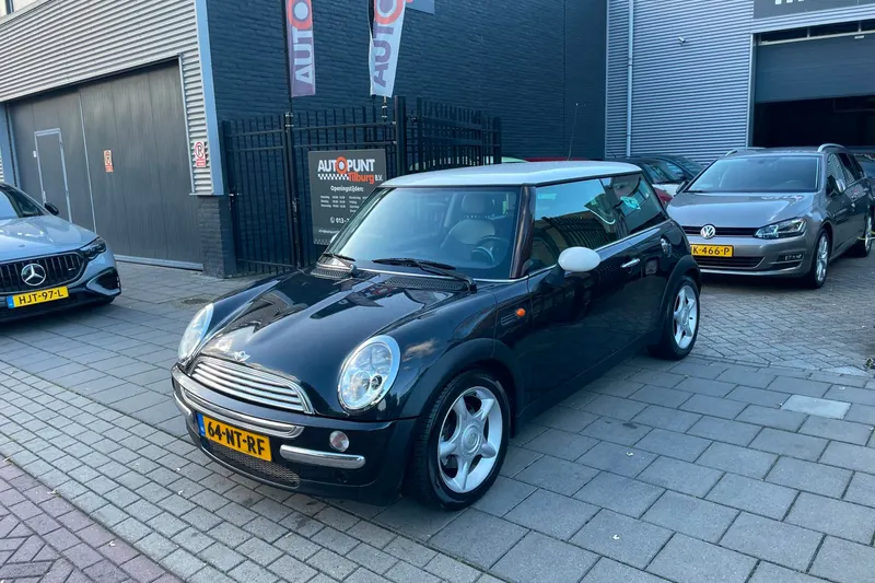 MINI Cooper (2004)