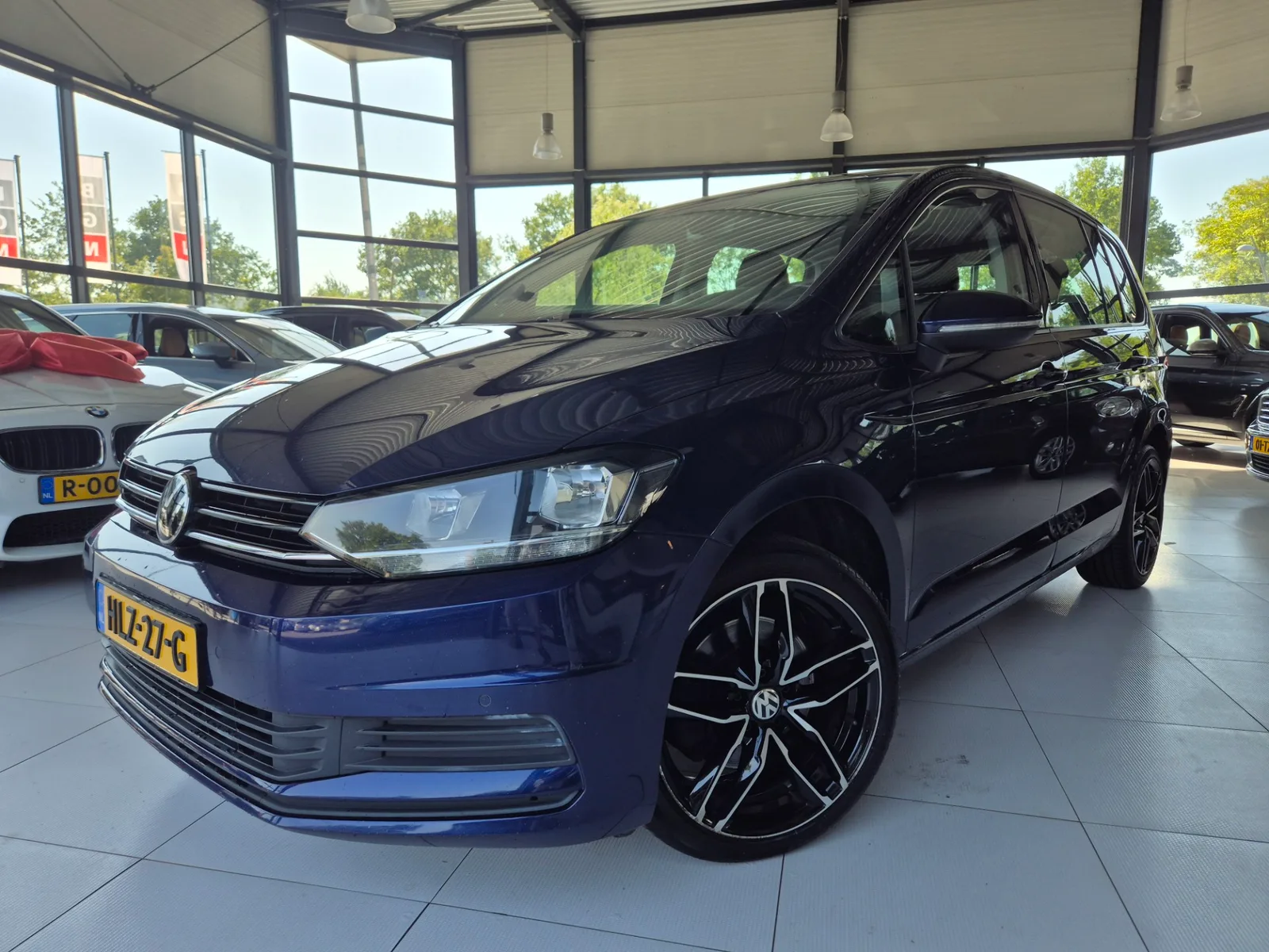 Volkswagen Touran (2021) — foto 1