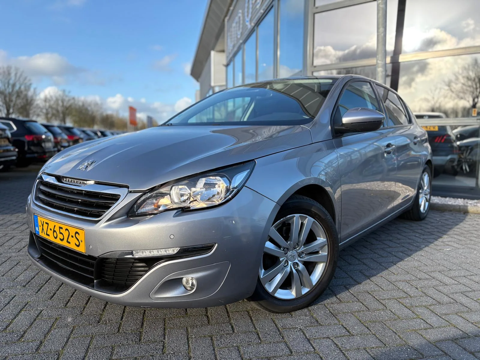 Peugeot 308 (2014) — foto 1
