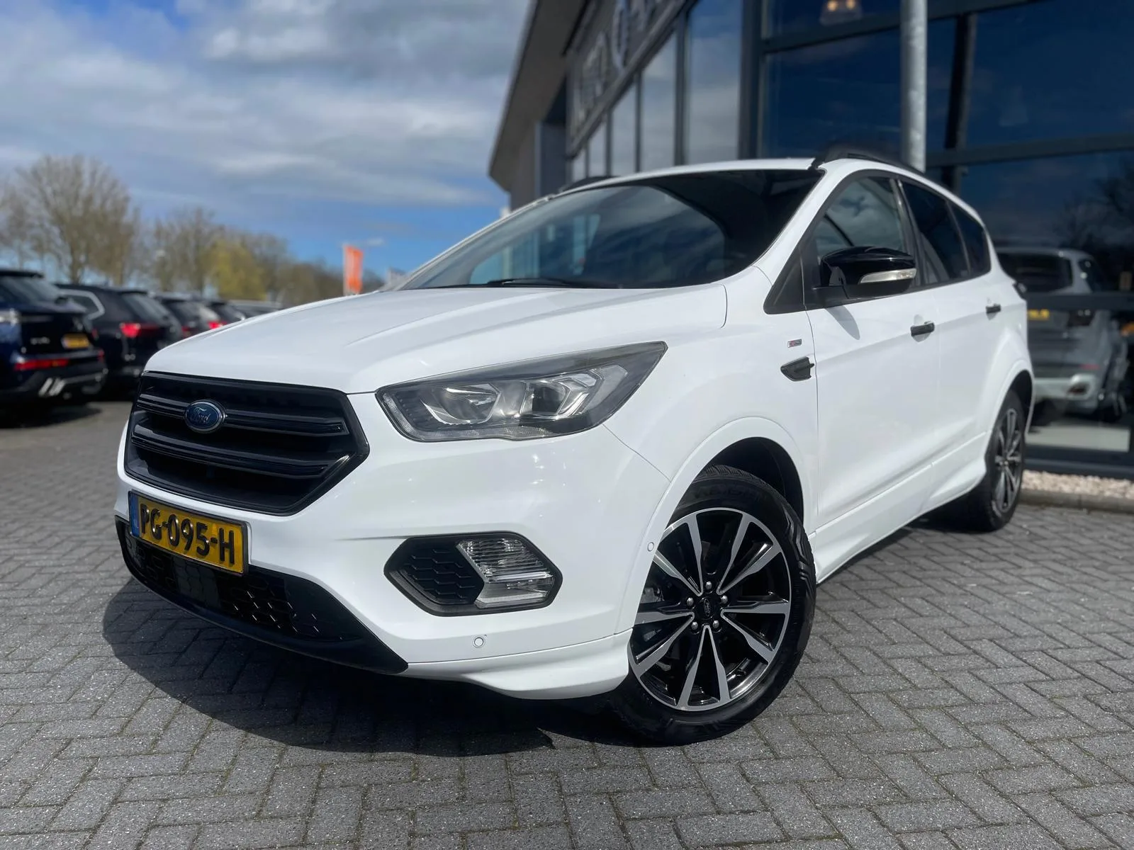 Ford Kuga (2017) — foto 1