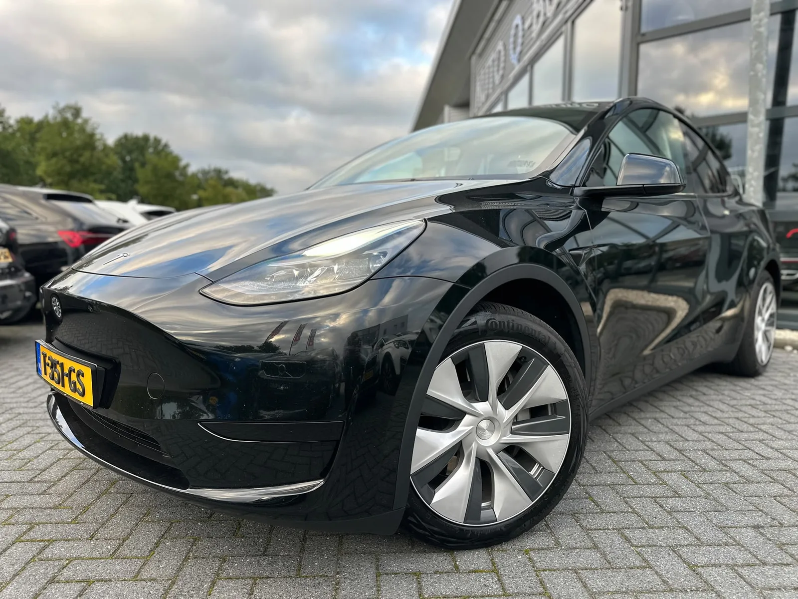 Tesla Model Y (2023) — foto 1