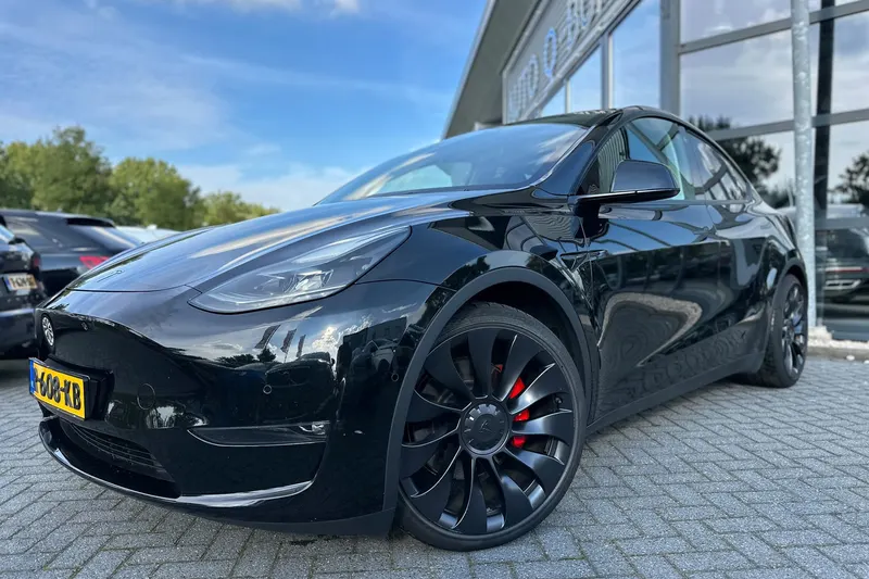 Tesla Model Y (2022)