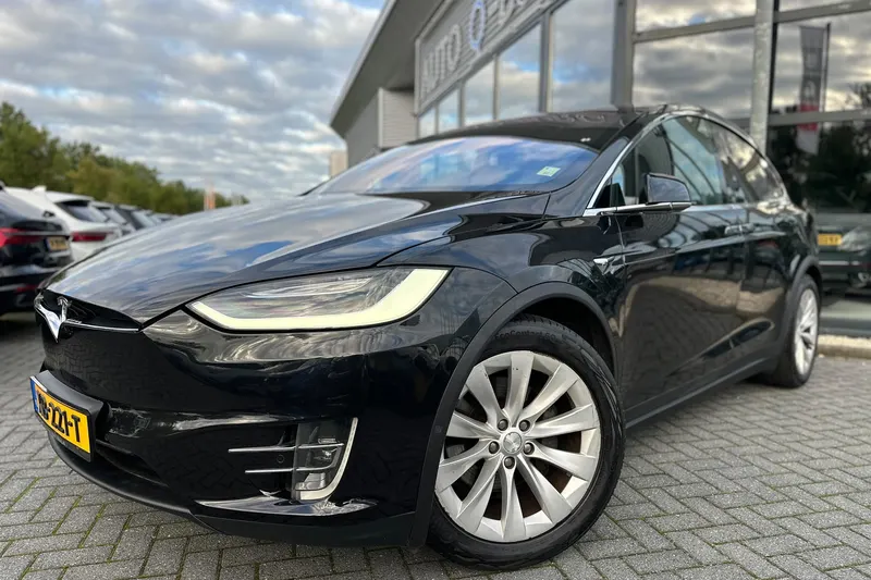 Tesla Model X (2018)