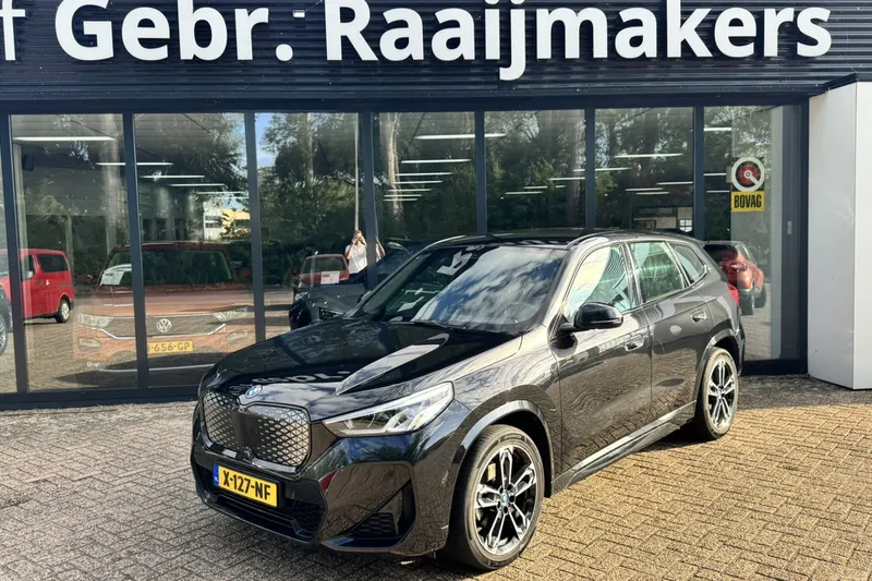 BMW iX1 (2023)