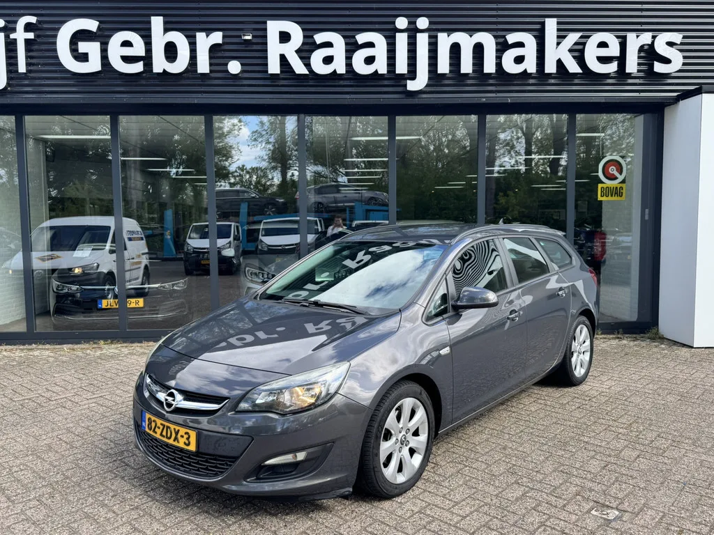 Opel Astra (2012) — foto 1