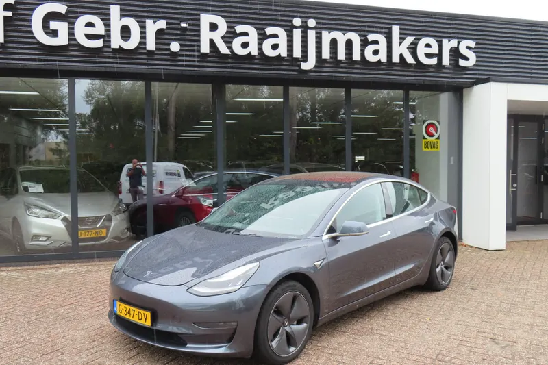 Tesla Model 3 (2019)