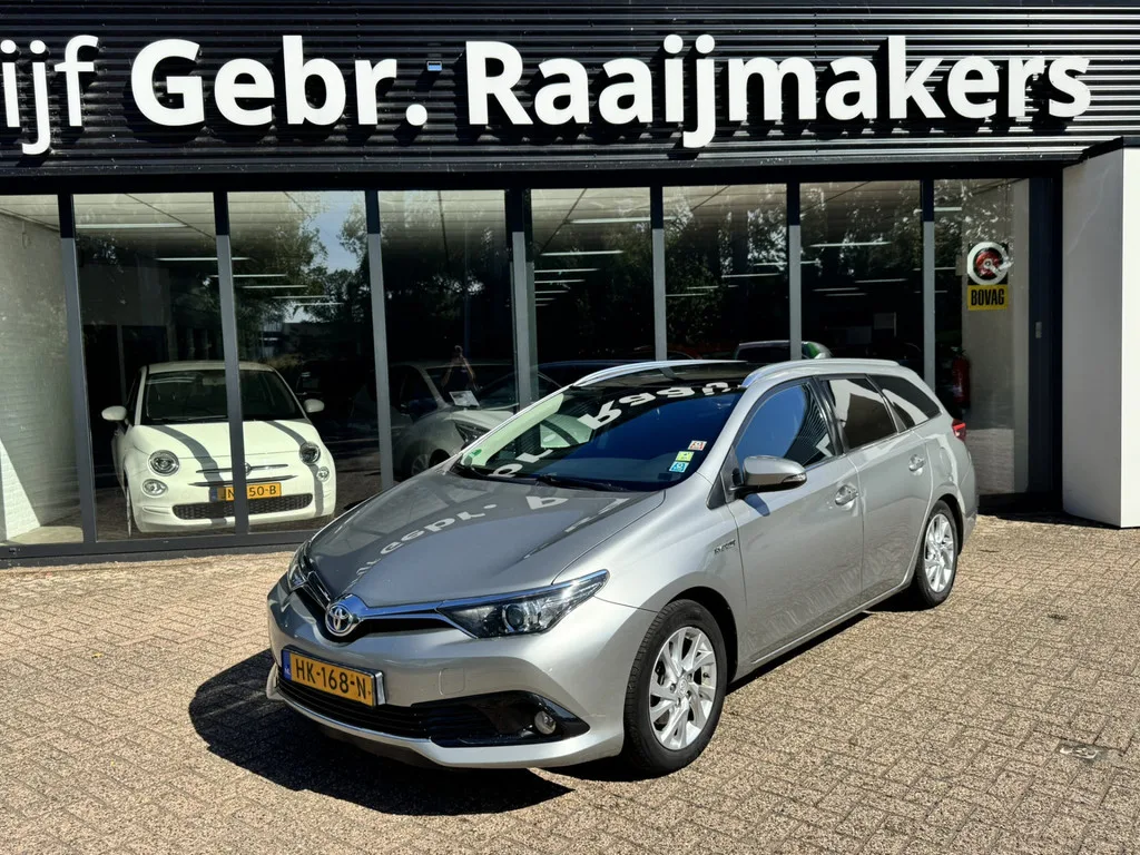 Toyota Auris (2015) — foto 1