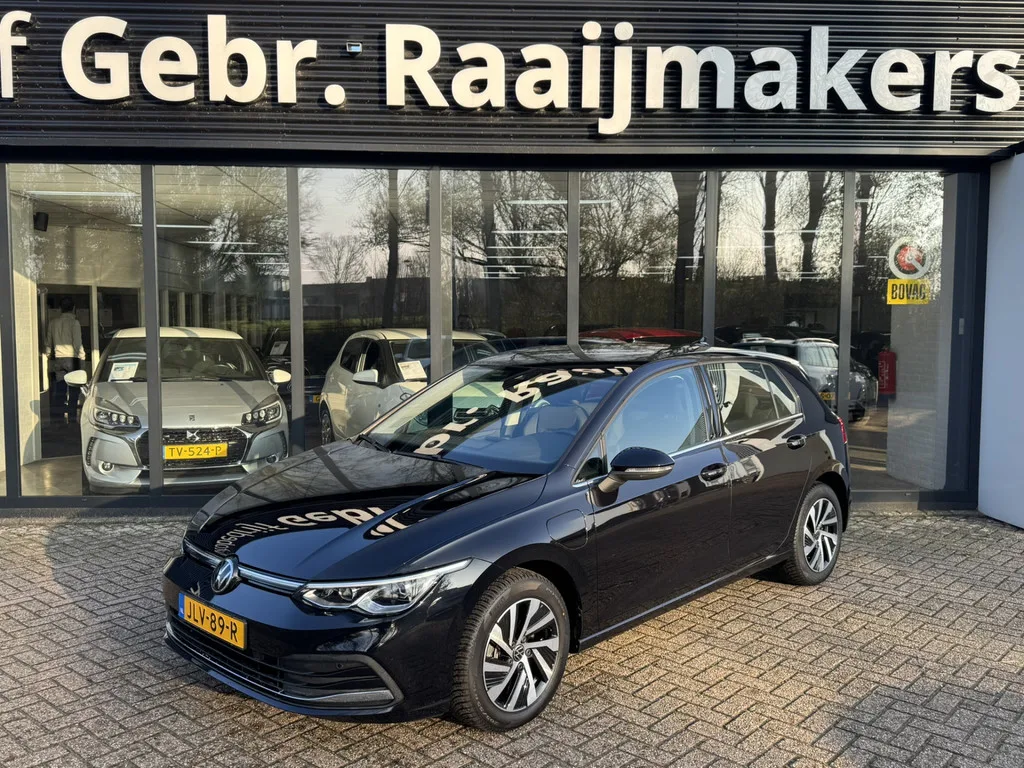 Volkswagen Golf (2022) — foto 1
