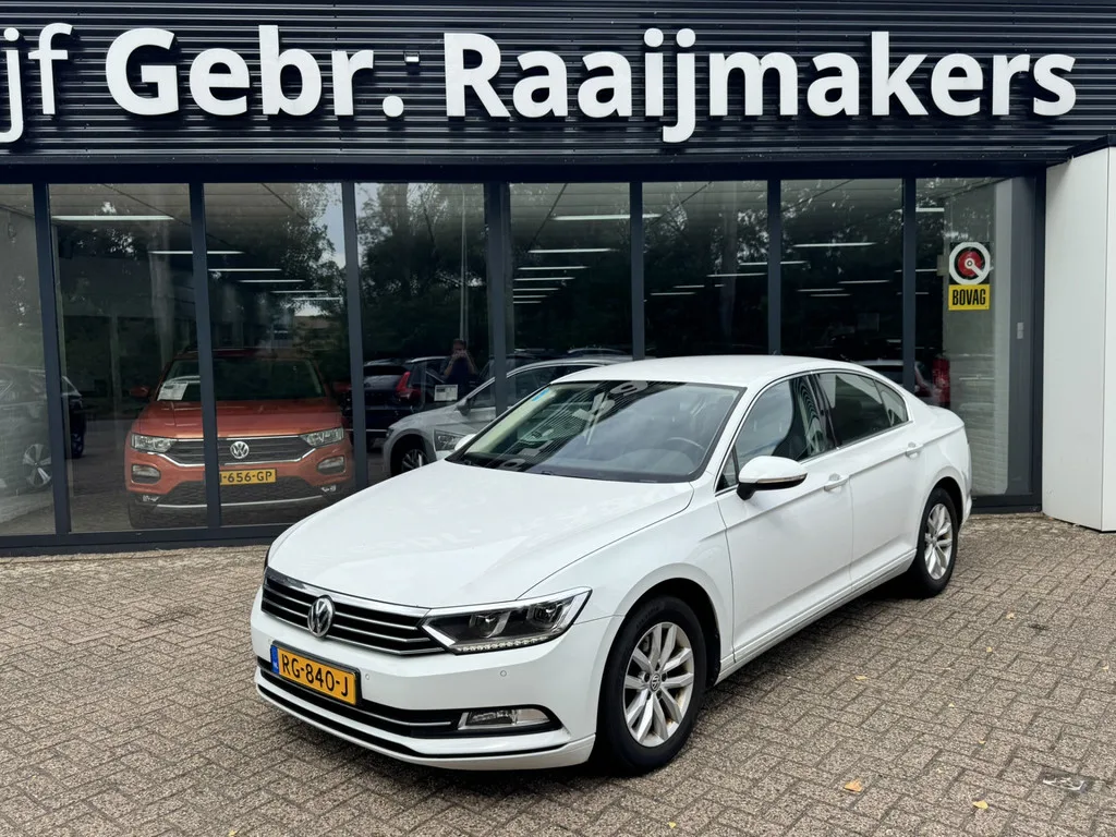 Volkswagen Passat (2017) — foto 1