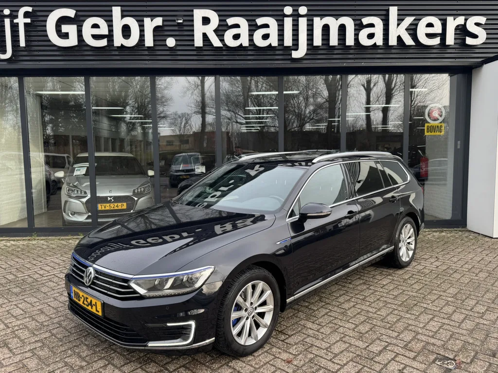 Volkswagen Passat (2015) — foto 1