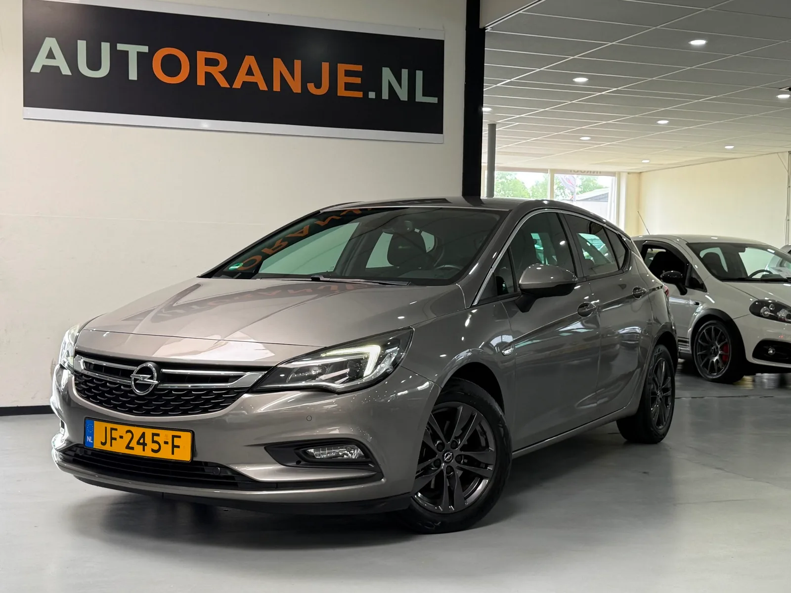 Opel Astra (2016) — foto 1