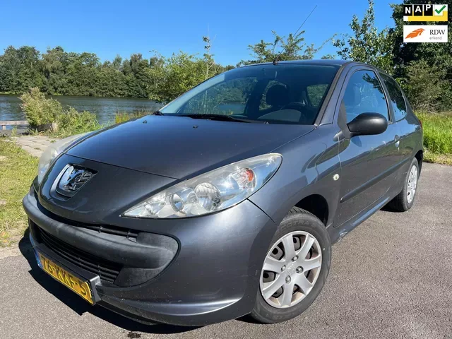 Peugeot 206 (2010) — foto 1