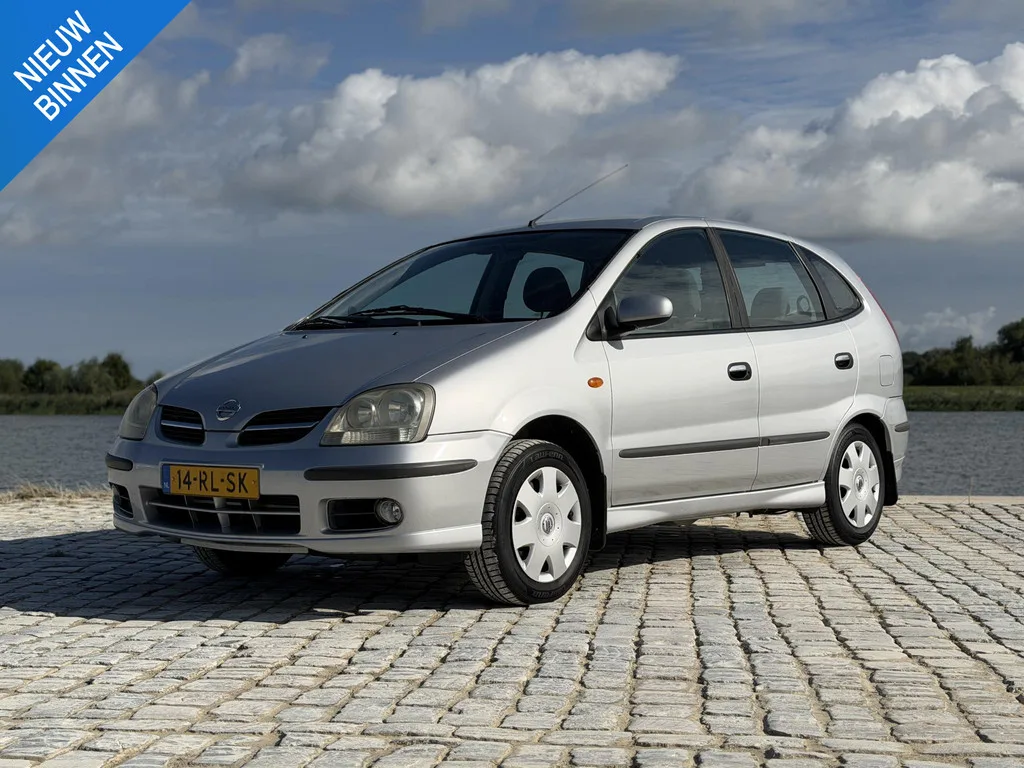Nissan Almera Tino (2005) — foto 1