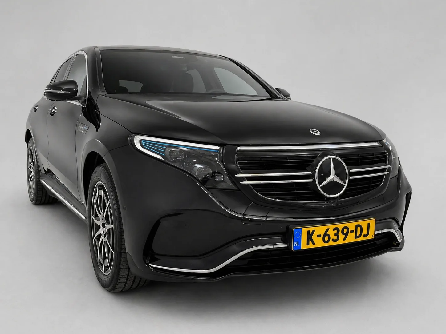 Mercedes-Benz EQC (2020) — foto 1
