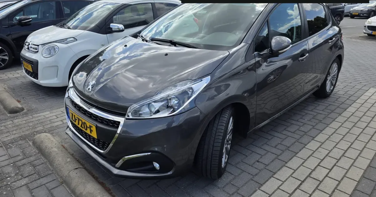 Peugeot 208 (2019) — foto 1