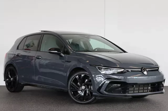 Volkswagen Golf (2024) — foto 1